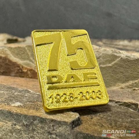 ΚΑΡΦΙΤΣΑ 75 YEARS DAF pin-75yearsDF